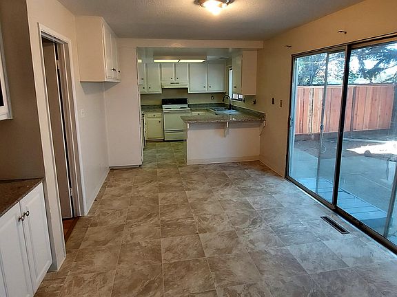 3rd image of 3837 Underwood Dr APT 1