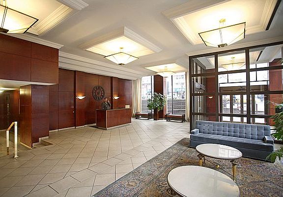 5th image of 166 E 34th St #904