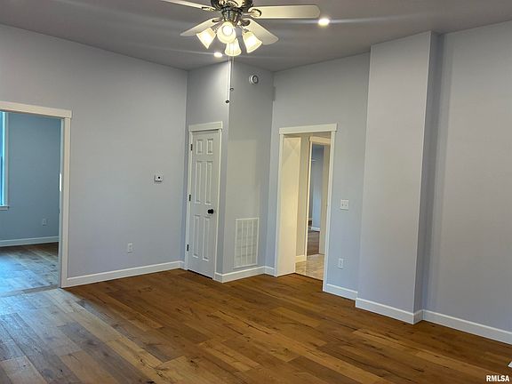 5th image of 1109 Washington St