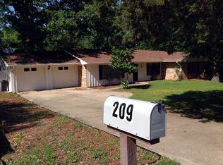 209 Oak Dr, Gladewater, TX 75647