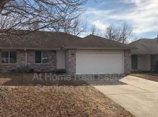 3384 W Montclair Ct, Springfield, MO 65807