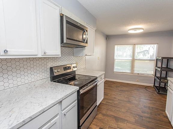 2nd image of 2000 Greens Blvd. #15-B