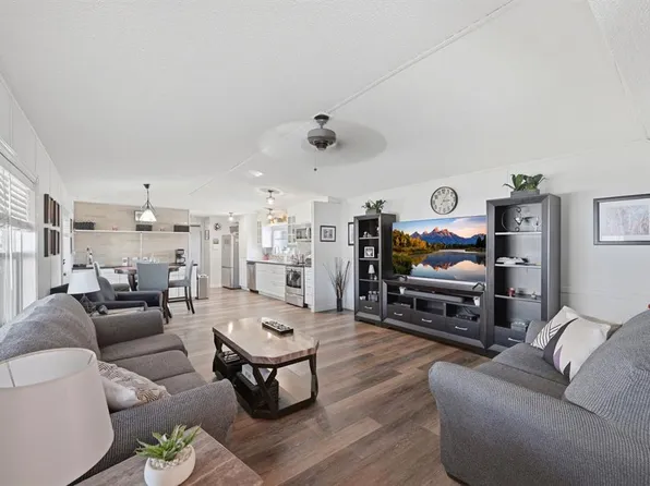 342 Burroughs Cir NE, Calgary, AB T1Y 6K3