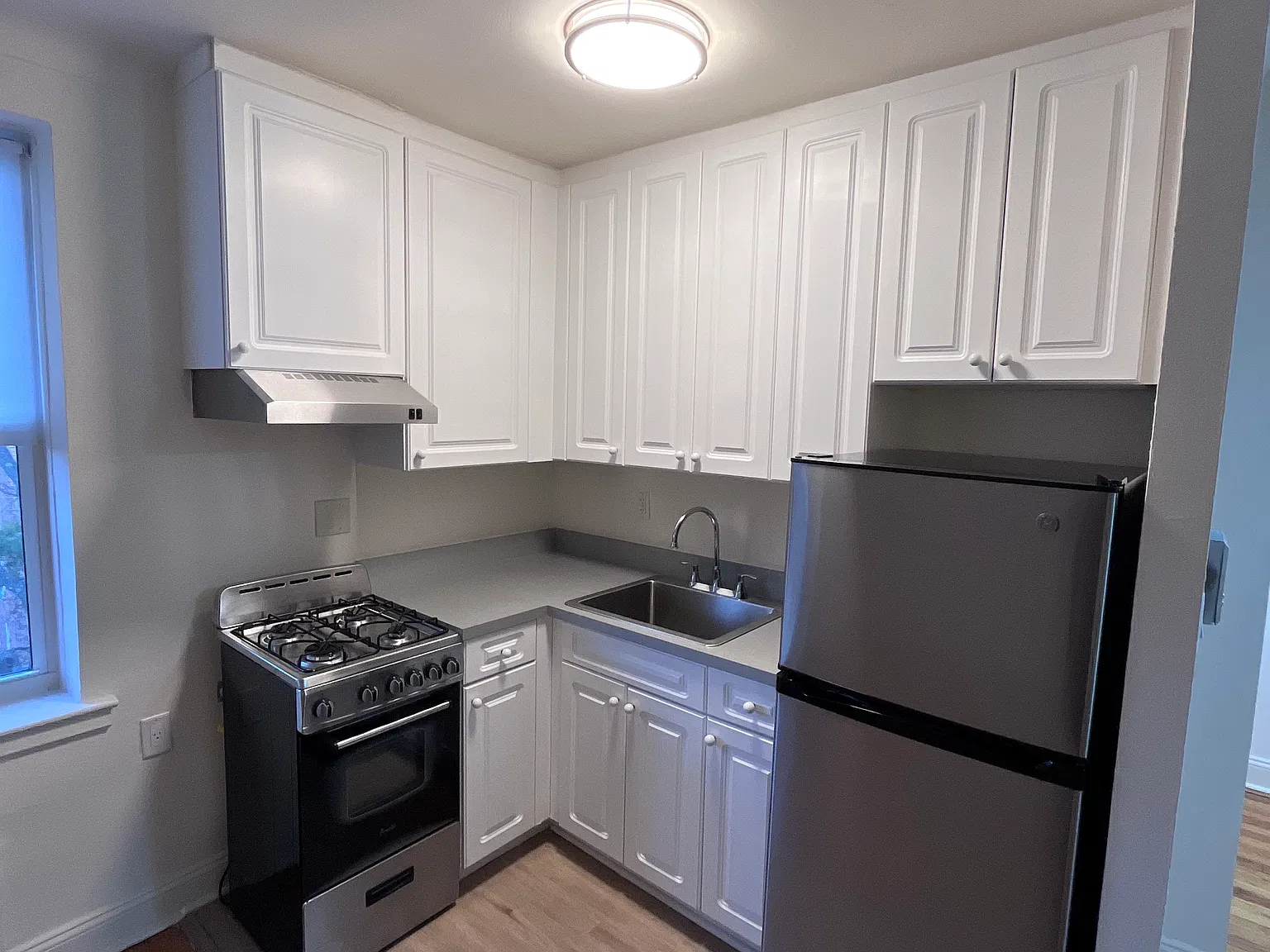 Studio, 500 sqft, $1,850 — Photo 3