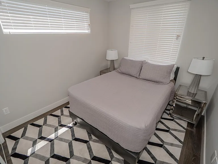 2631 S La Salle Ave — Photo 20