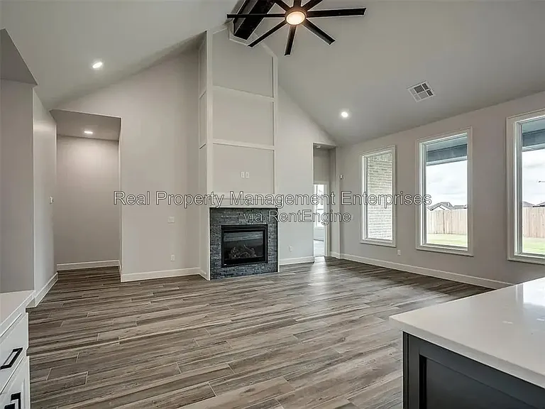 5933 NW 158th St — Photo 5