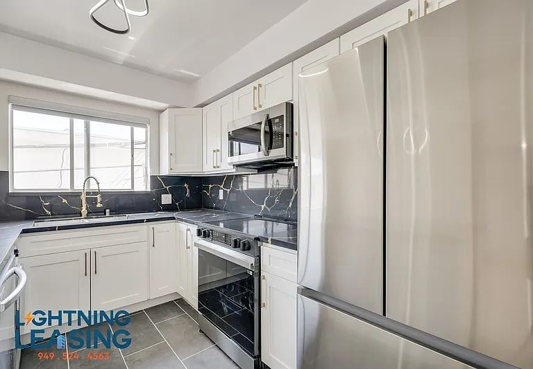 1035 N Hayworth Ave #100 — Photo 18