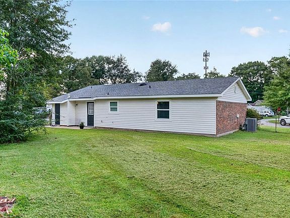 3rd image of 801 Trailwood Dr W