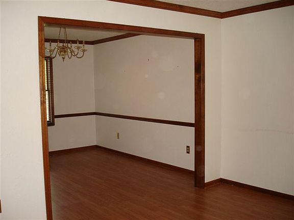 5th image of 9930 Parliament Pl
