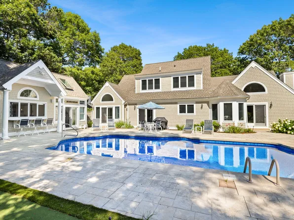 13 Driftwood Circle, Mashpee, MA 02649