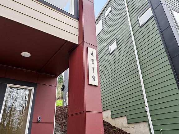 3rd image of 4279 Aberdeen Way NE