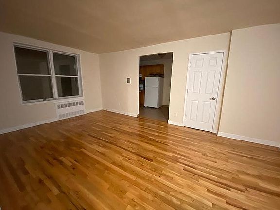 5th image of 14202 84th Dr APT 3