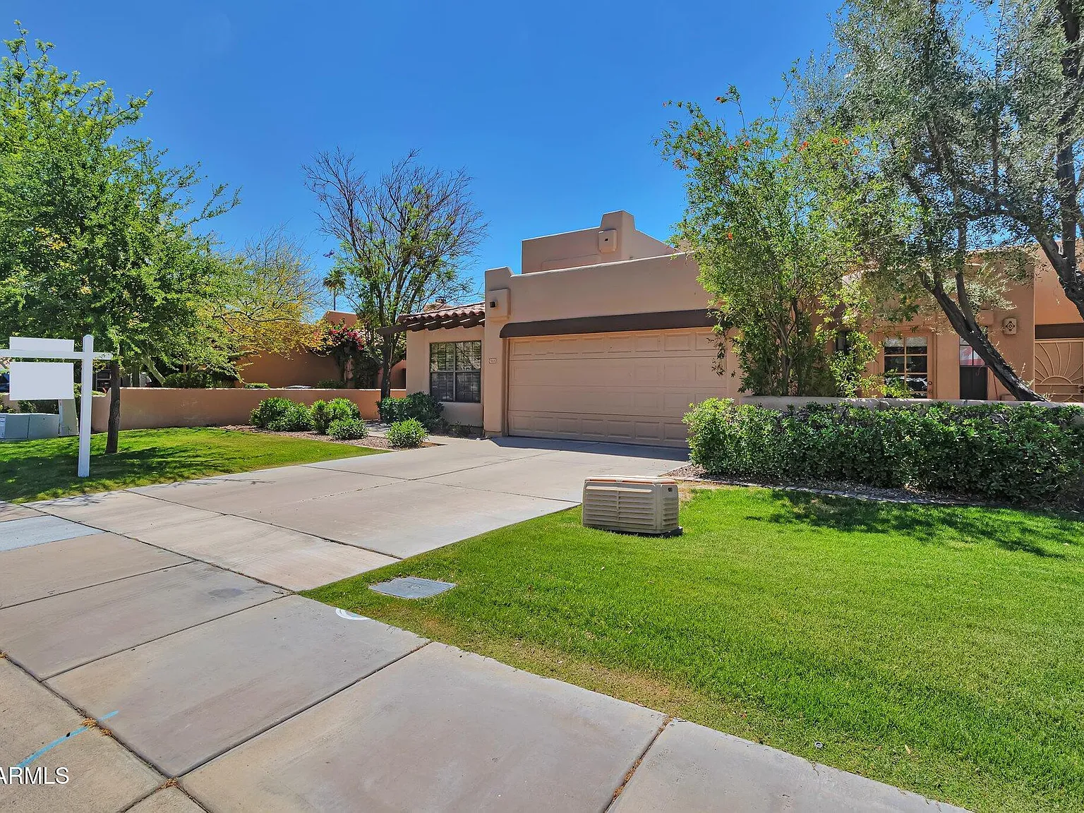 3 bed, 2.5 bath, 2465 sqft, $4,000 — Photo 3
