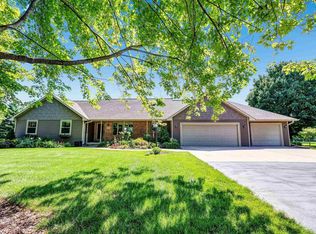 2802 Scotch Pine Trl, Suamico, WI 54313