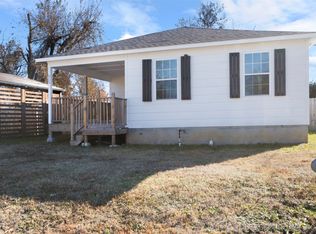 525 W Clay St, Chouteau, OK 74337
