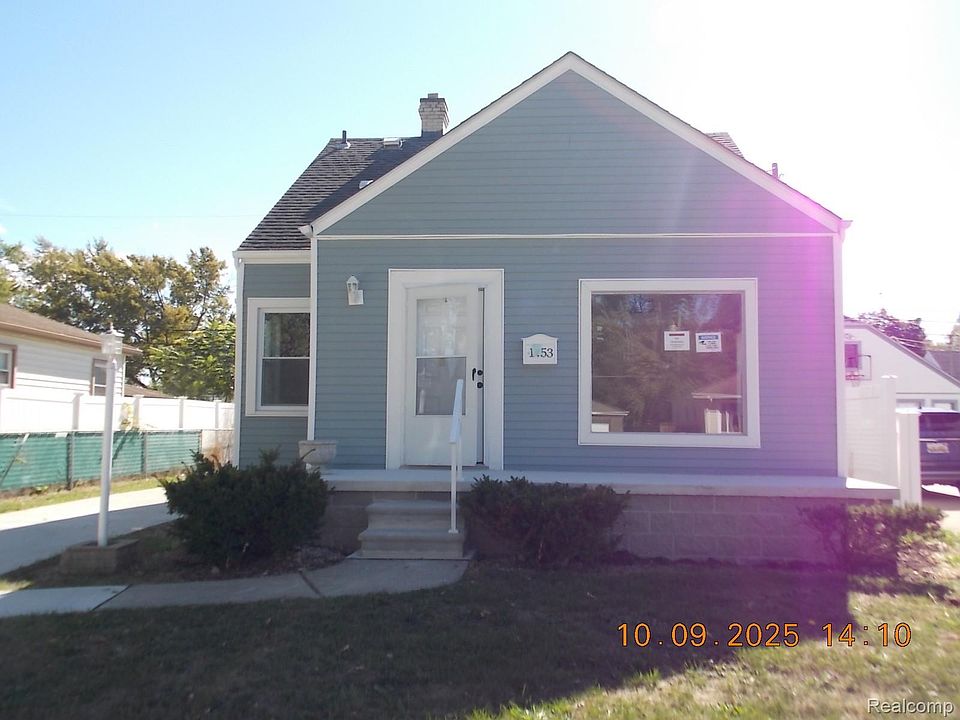 1st image of 1453 Buckingham Ave