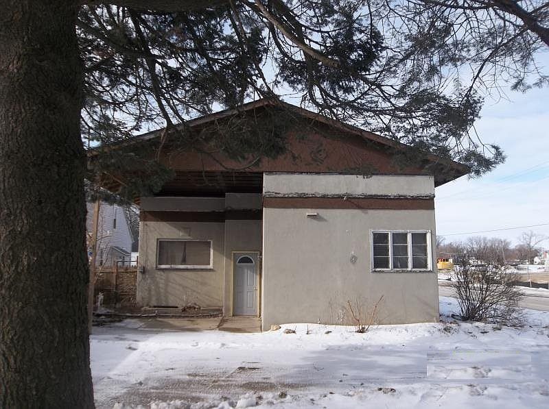 2nd image of 2035 Price St