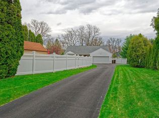 8 Princess Taylor Ln, Albany, NY 12203