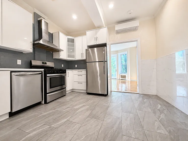 618 Bainbridge St #2 — Photo 7
