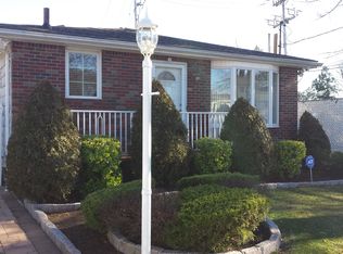2032 N Railroad Ave, Staten Island, NY 10306