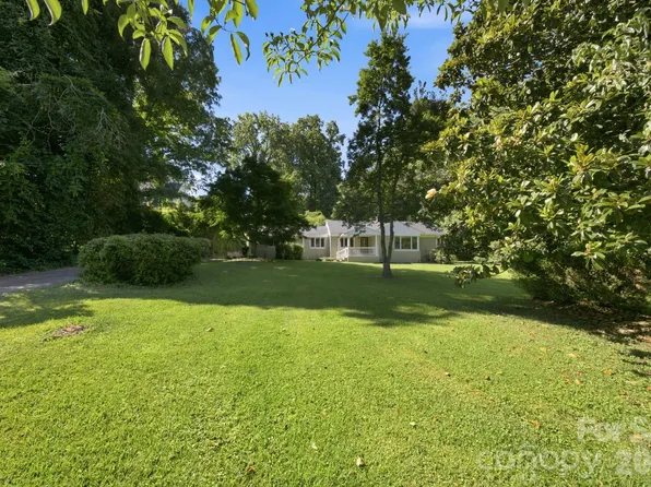 827 Jefferson Dr, Charlotte, NC 28270
