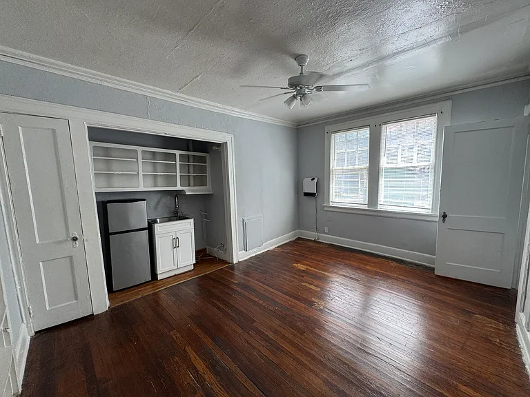 1043 Saint Charles Ave NE #6 — Photo 2