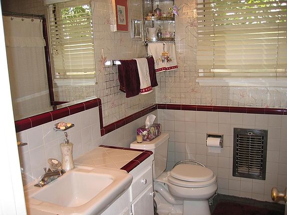 Impeccably maintained period perfect full bath