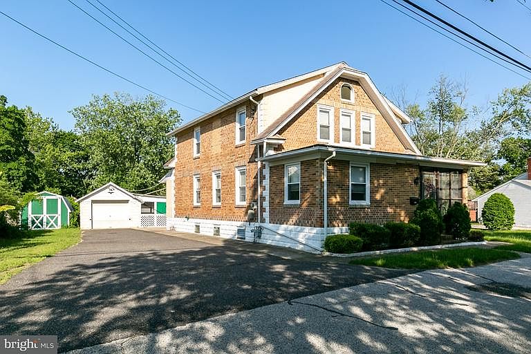 1st image of 138 Pine Ave