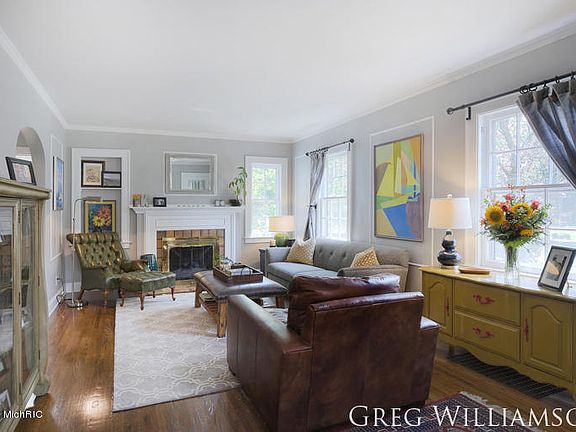 3rd image of 940 Orchard Ave SE