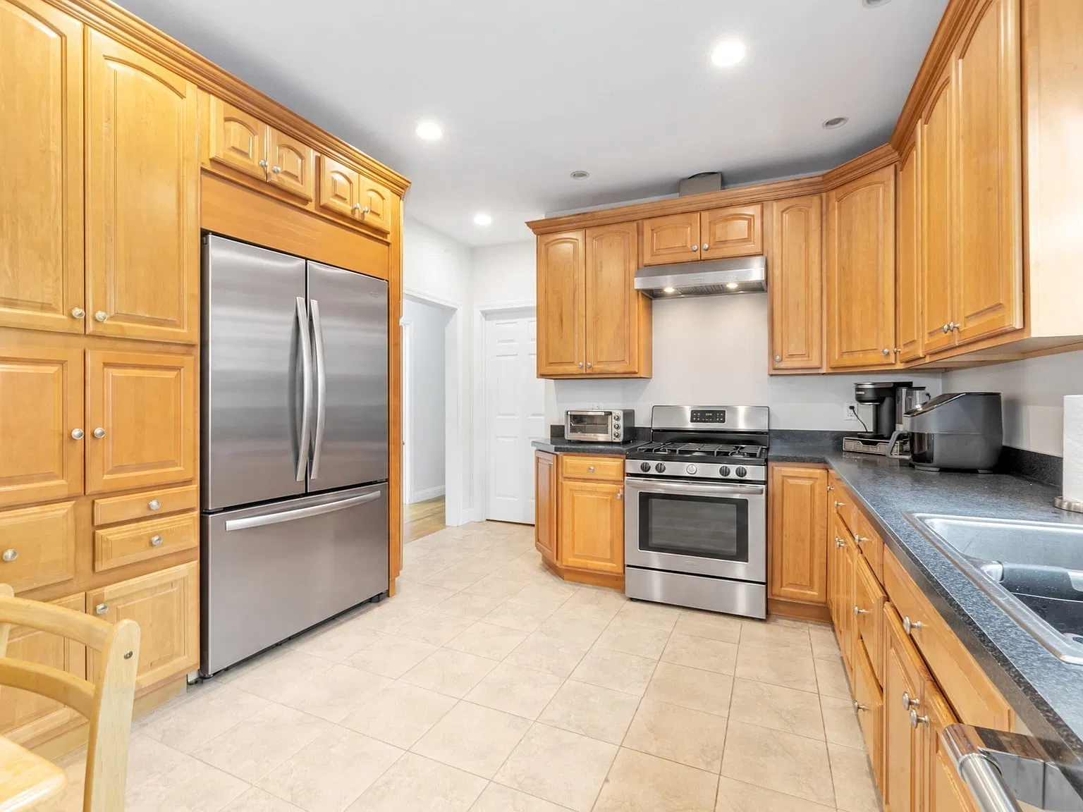 2 bed, 1.0 bath, 1119 sqft, $2,900 — Photo 2