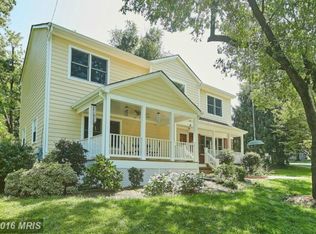 1102 Drake St SW, Vienna, VA 22180