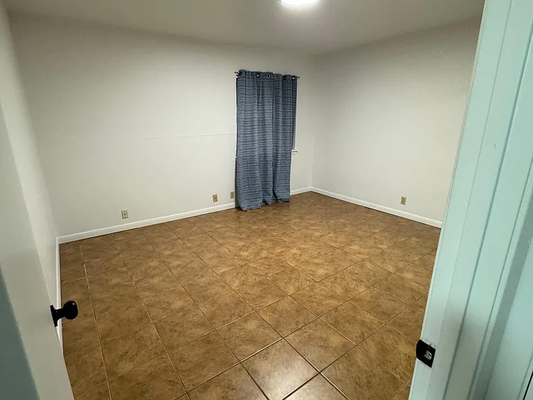 200 Shalimar Dr — Photo 29