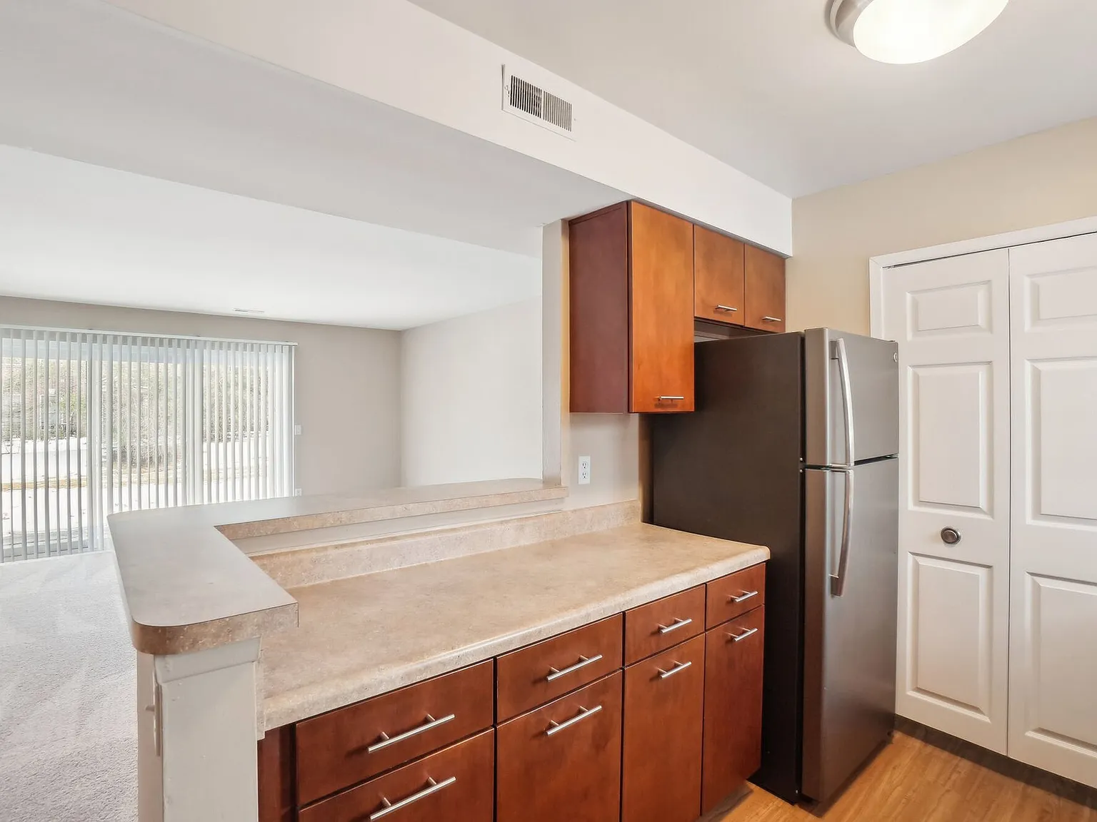 Arbor Knoll — Photo 1