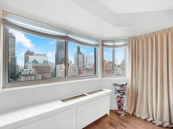 401 East 65th Street image 2 of 12