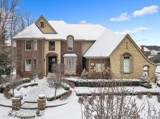 21080 Maybury Park Dr, Northville, MI 48167