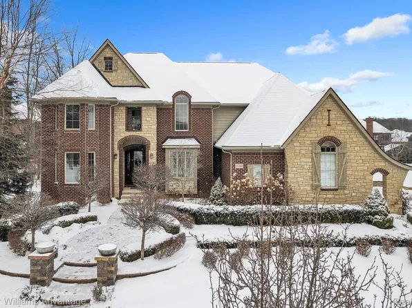 21080 Maybury Park Dr, Northville, MI 48167
