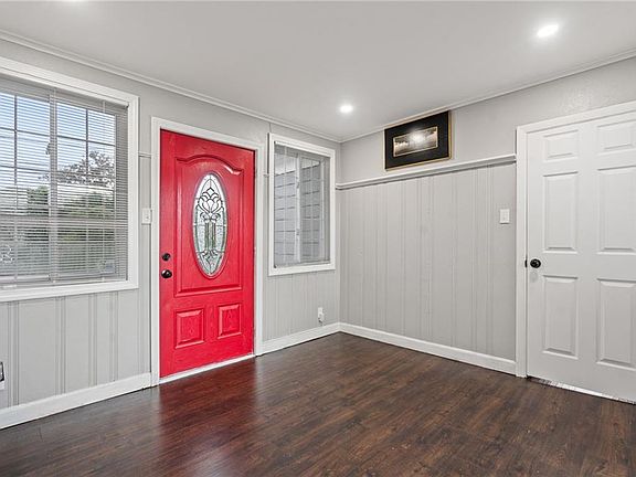 2nd image of 83 Sherwood St