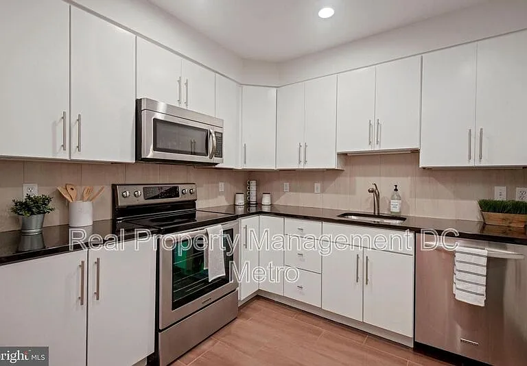 3925 Fulton St NW #2 — Photo 8