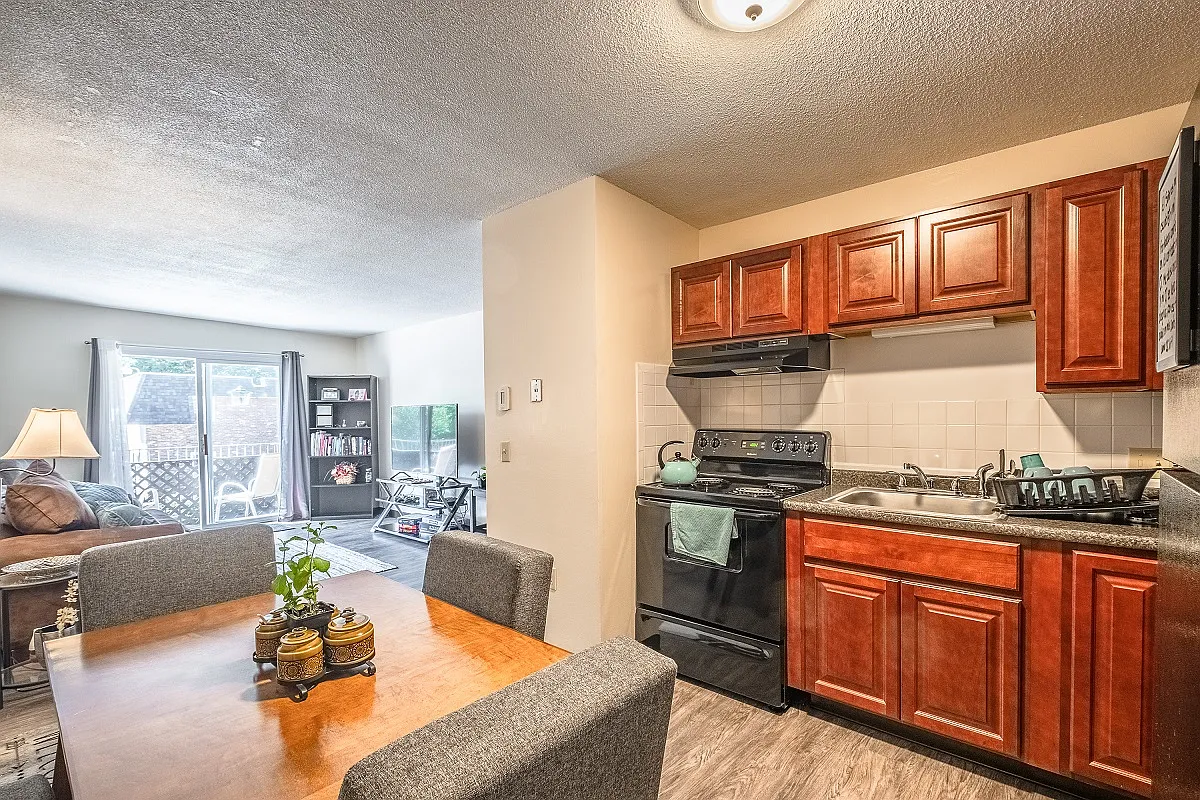 Jaffwood Apartments — Photo 3
