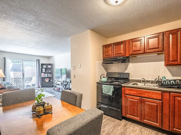 Jaffwood Apartments — Photo 3