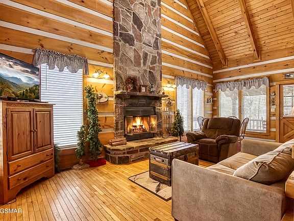 33rd image of 2752 Blue Springs Way