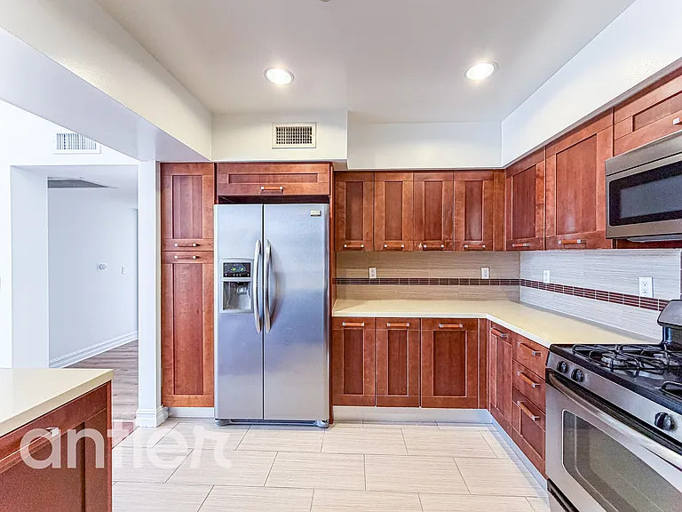 1241 S Sherbourne Dr #GPH5 — Photo 24