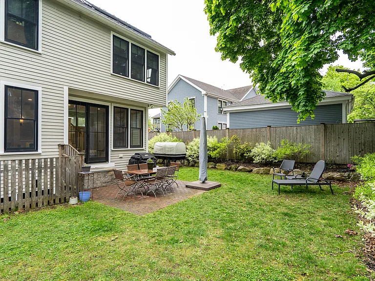 16 Jackson St — Photo 25
