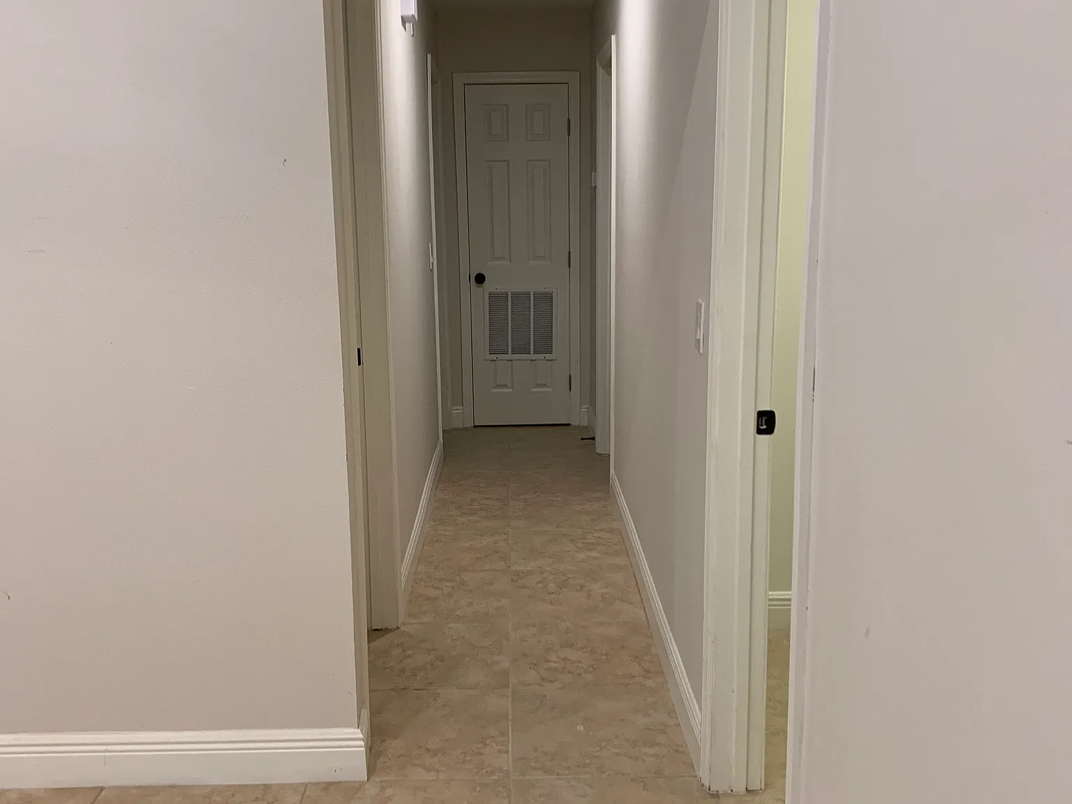 936 Robinhood Ct — Photo 4