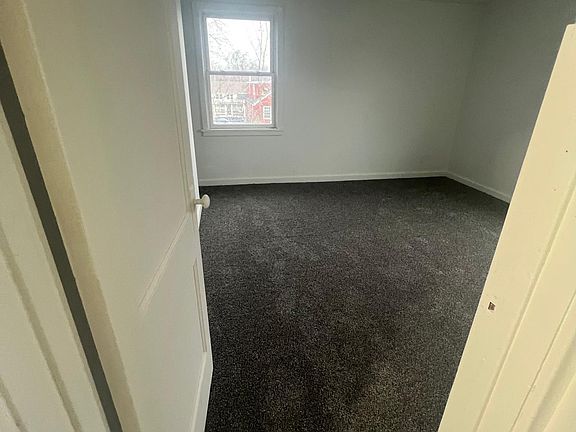 4th image of 19 Hale Ct #19