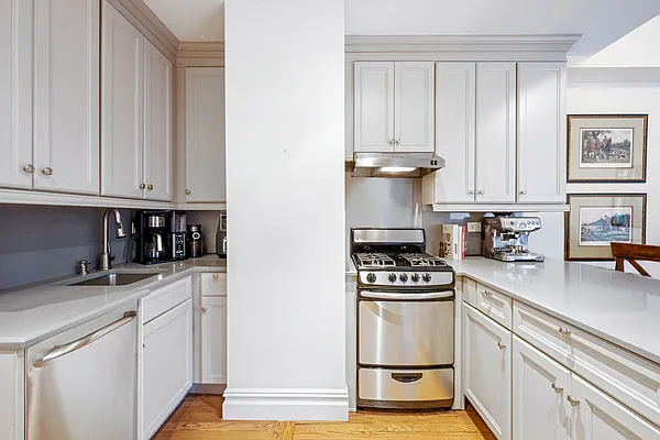 Rented by Sotheby's International Realty | media 17