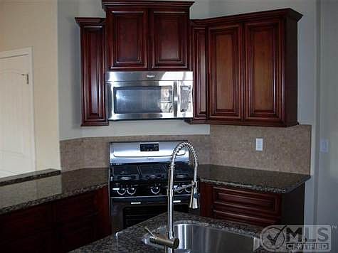 3rd image of 12789 Amberwood Ln