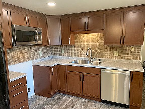 5th image of 3625 North Dr