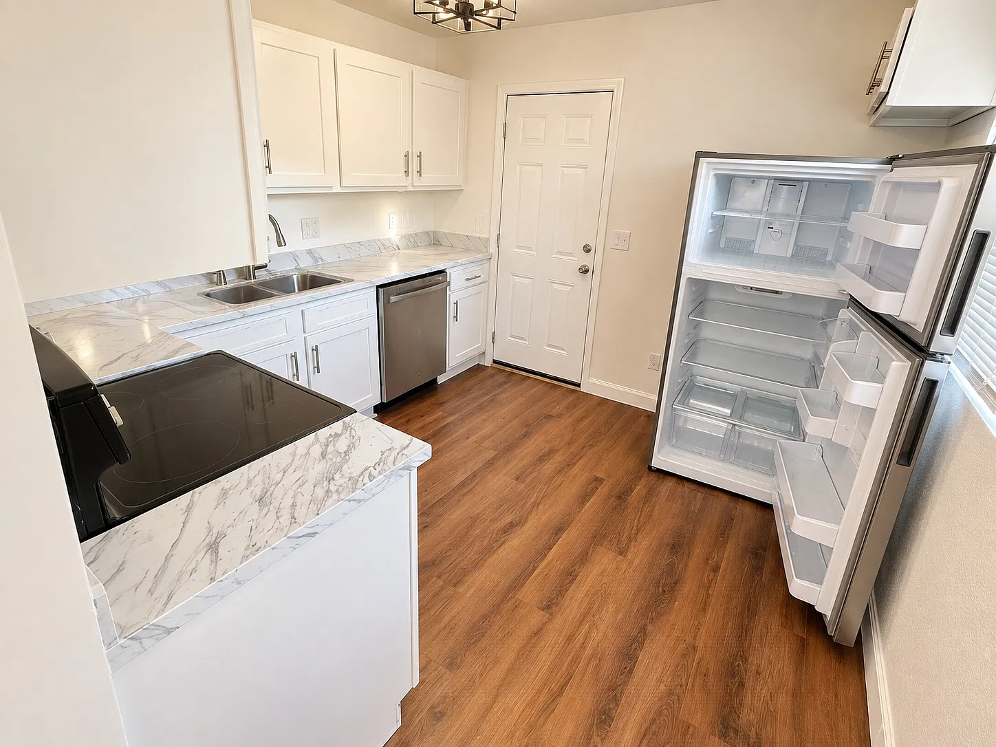2 bed, 638 sqft, $1,400 — Photo 4