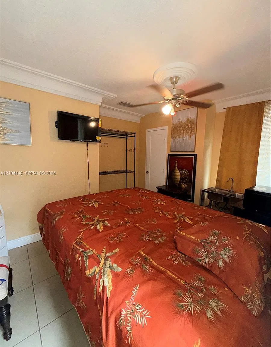 Lauderdale Lakes Northgat — Photo 3